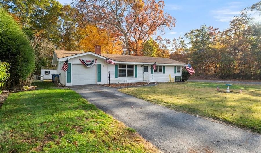 86 Forestdale Dr, Cumberland, RI 02864 - 3 Beds, 2 Bath
