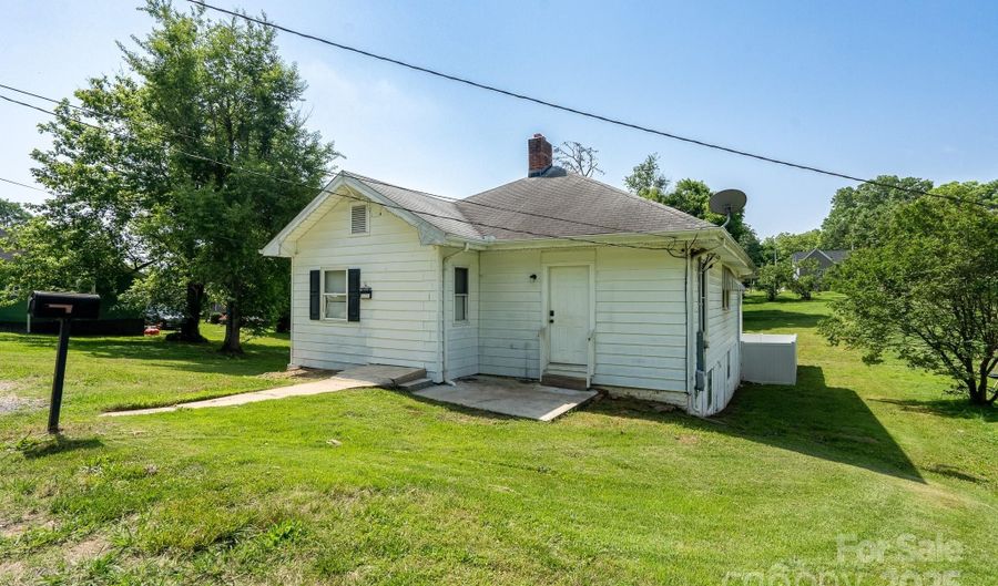 711 Wood St, Albemarle, NC 28001 - 3 Beds, 2 Bath