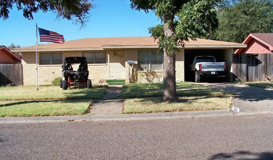 907 NW 10th St, Andrews, TX 79714 - 3 Beds, 2 Bath