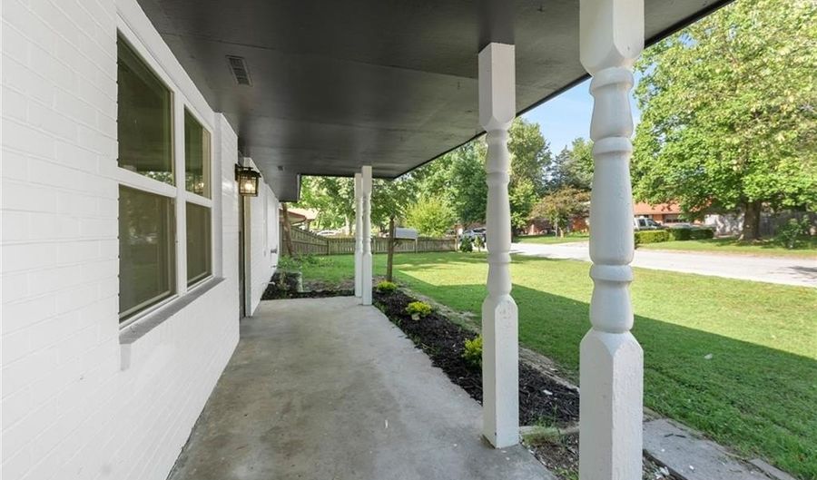 711 Hinshaw, Springdale, AR 72762 - 3 Beds, 2 Bath