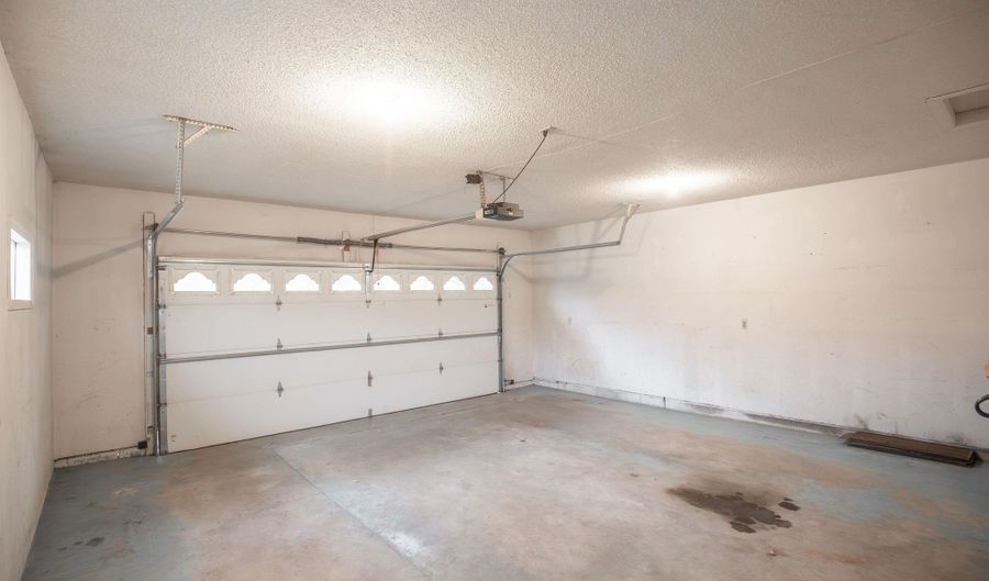 931 E Oak St, Algona, IA 50511 - 2 Beds, 2 Bath