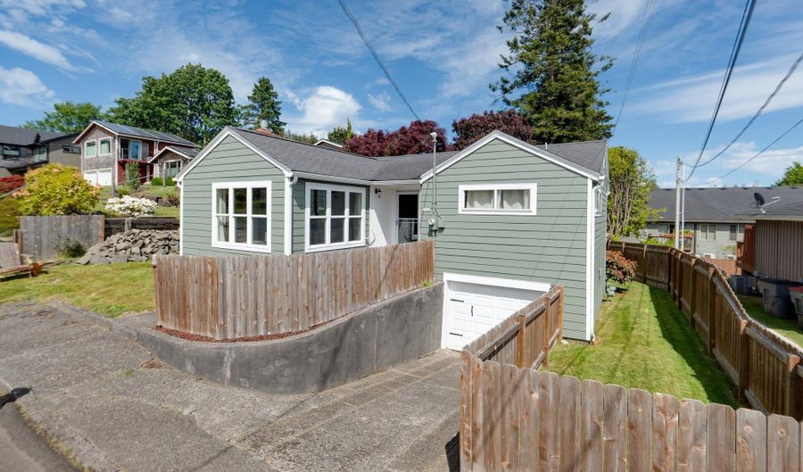 1858 5TH St, Astoria, OR 97103 - 3 Beds, 1 Bath