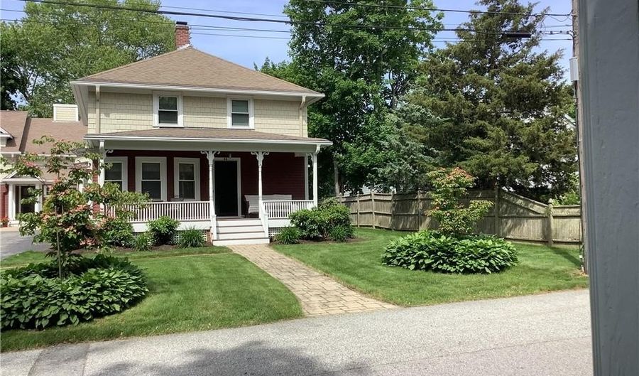 40 Vine St, East Greenwich, RI 02818 - 3 Beds, 3 Bath