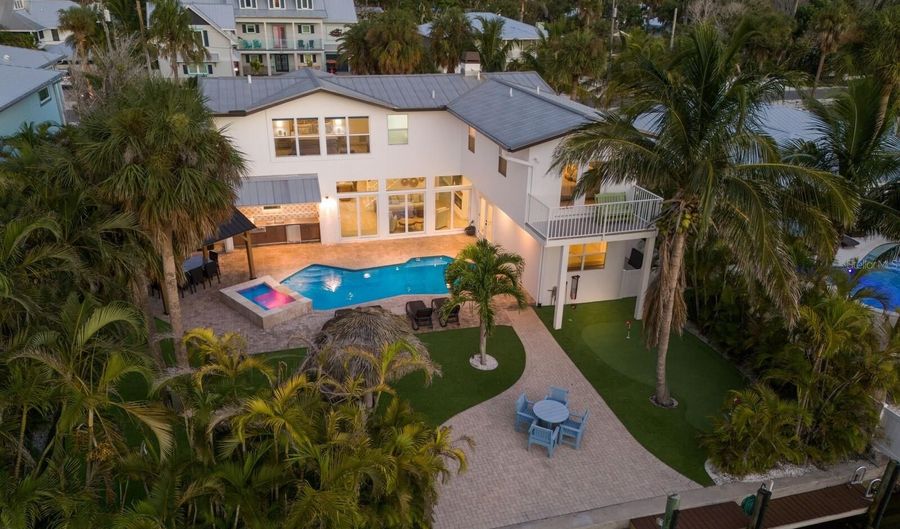 212 OAK Ave, Anna Maria, FL 34216 - 5 Beds, 5 Bath