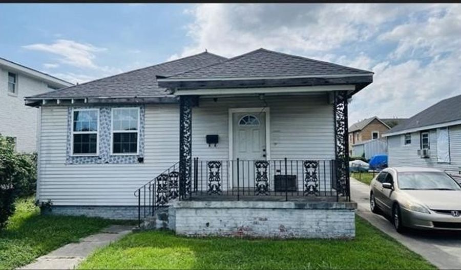 924 LEBEAU St, Arabi, LA 70032 - 3 Beds, 2 Bath