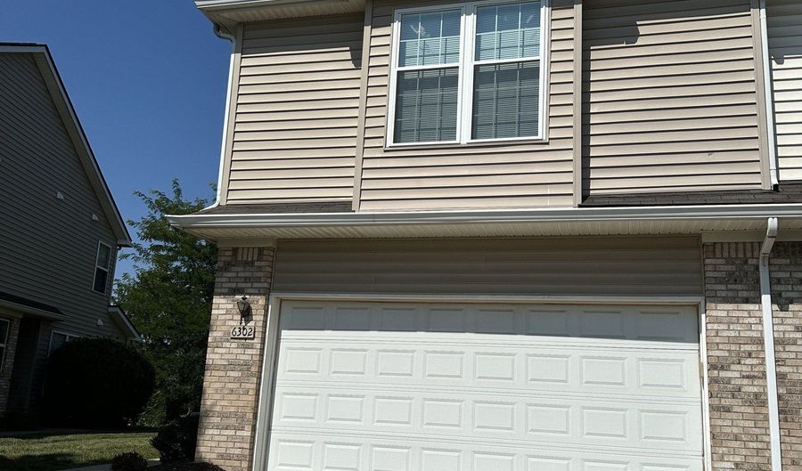 6302 Bishops Pond Ln, Indianapolis, IN 46268 - 2 Beds, 3 Bath