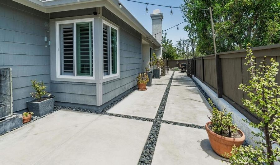 6848 Xana Way, Carlsbad, CA 92009 - 2 Beds, 2 Bath