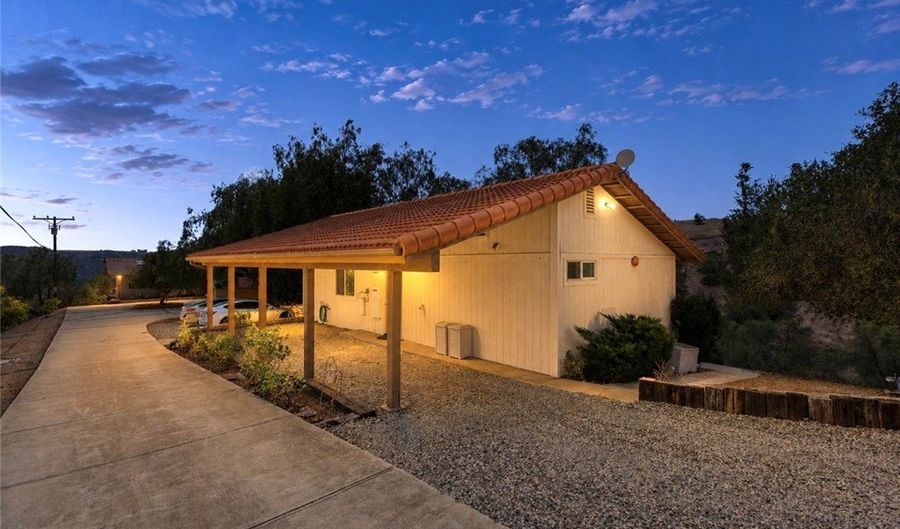 750 Stewart Cyn, Fallbrook, CA 92028 - 5 Beds, 4 Bath