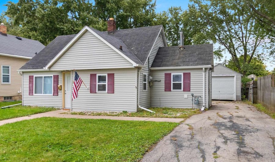 1425 CLARK St, Allouez, WI 54301 - 2 Beds, 1 Bath