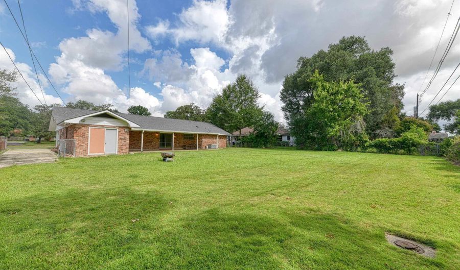 1347 Sherwood Forest Blvd, Baton Rouge, LA 70815 - 5 Beds, 3 Bath
