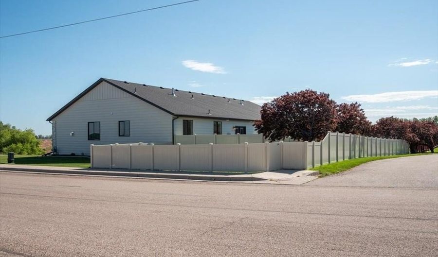 318 Lakeview Blvd, American Falls, ID 83211 - 3 Beds, 2 Bath