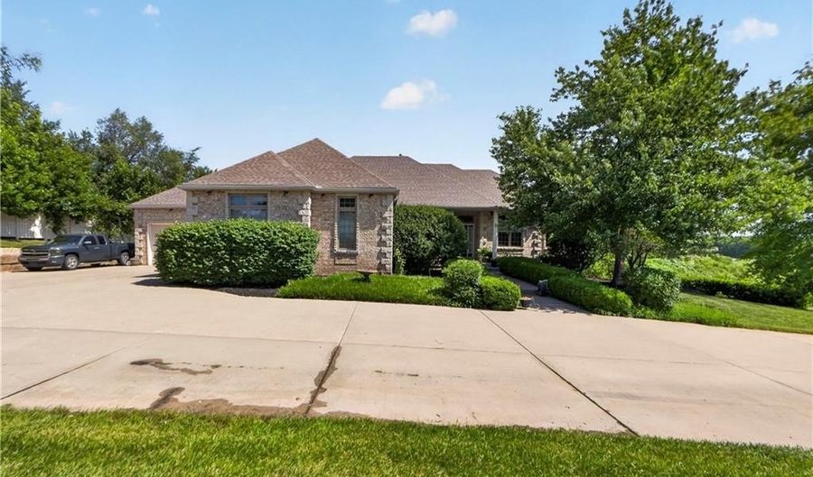 15526 Evans Rd, Basehor, KS 66007 - 4 Beds, 4 Bath