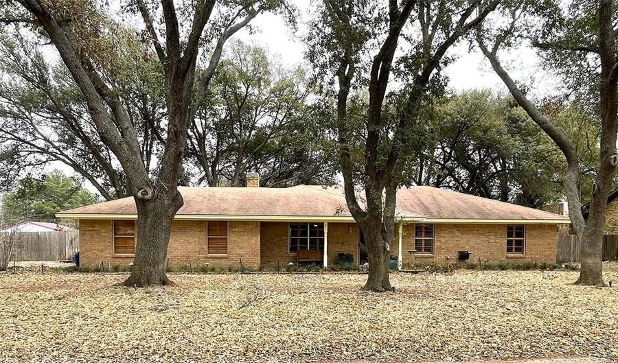 9 Circle Dr, Teague, TX 75860 - 3 Beds, 2 Bath