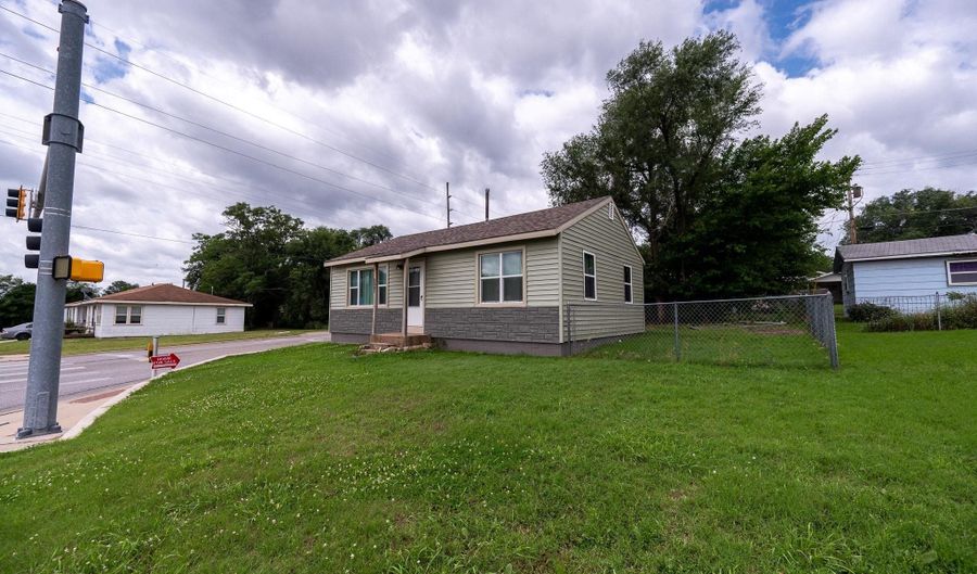 1501-1501 N Ohio St, Augusta, KS 67010 - 3 Beds, 2 Bath