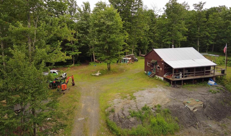 237 Upper Maloney Rd, Brookfield, VT 05036 - 1 Beds, 2 Bath