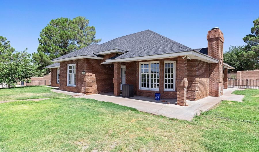 33 High Sierra Dr, Alamogordo, NM 88310 - 3 Beds, 2 Bath