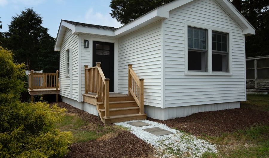9 2nd St, Bourne, MA 02532 - 2 Beds, 1 Bath