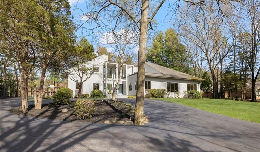 29 Dennell Dr, Lincoln, RI 02865 - 5 Beds, 5 Bath