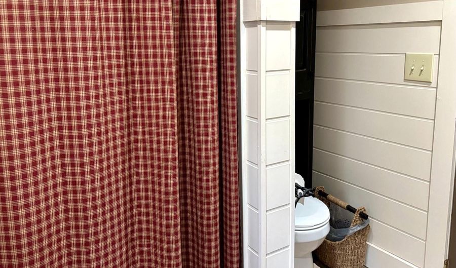 290 WOODS Rd, Abbottstown, PA 17301 - 3 Beds, 3 Bath