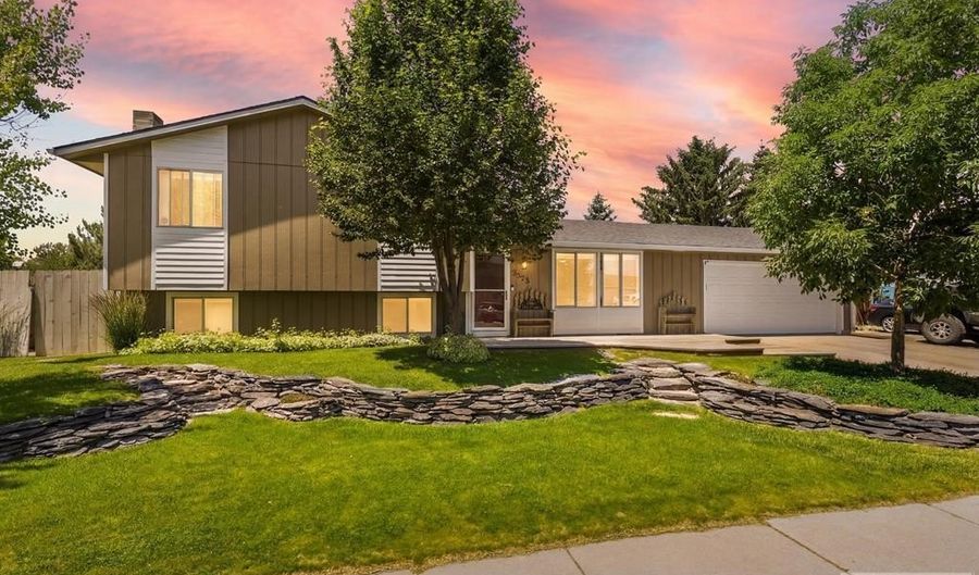 5845 Moses St, Chubbuck, ID 83202 - 4 Beds, 2 Bath