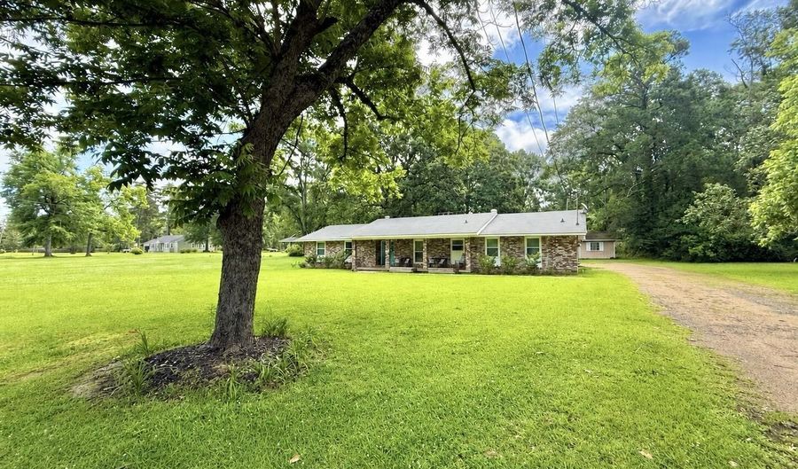 1404 N Jackson St, Brookhaven, MS 39601 - 3 Beds, 3 Bath