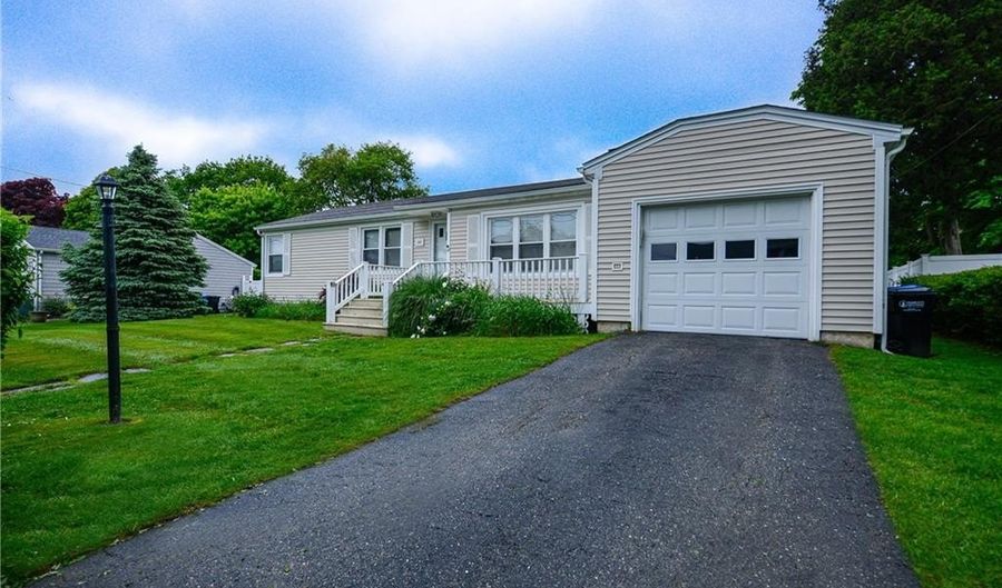 44 Dudley Ave, Newport, RI 02840 - 3 Beds, 2 Bath