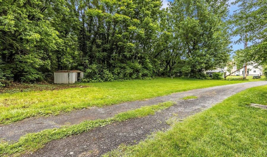 2786 WASHINGTON St, Adamstown, MD 21710 - 4 Beds, 3 Bath