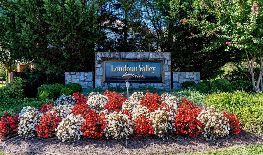 22616 WELBORNE MANOR Sq, Ashburn, VA 20148 - 3 Beds, 3 Bath