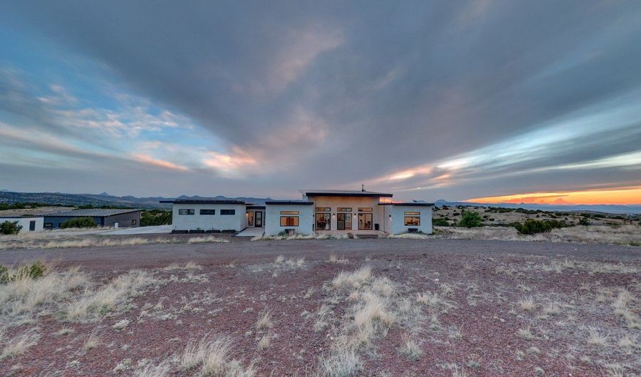 28 Scenic Rdg S, Alpine, TX 79830 - 3 Beds, 3 Bath