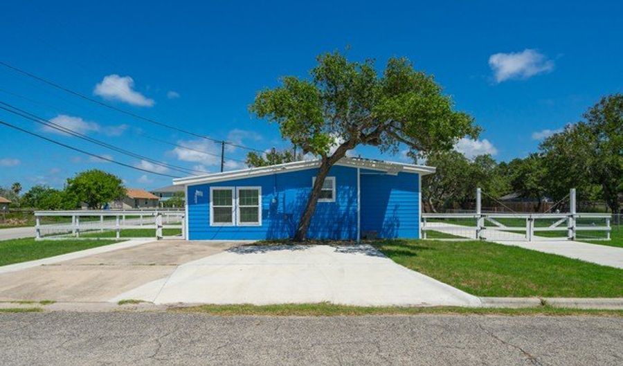 1403 S McCampbell, Aransas Pass, TX 78336 - 3 Beds, 2 Bath