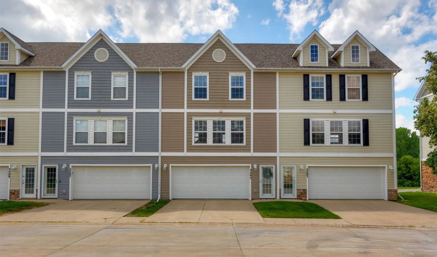 3205 SW Arlan Ln, Ankeny, IA 50023 - 2 Beds, 2 Bath