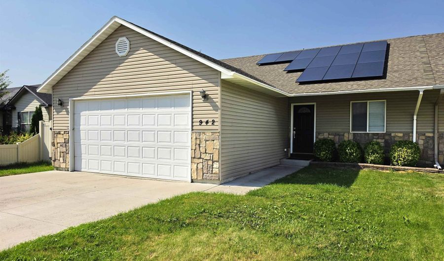 942 Sawtooth, Chubbuck, ID 83202 - 3 Beds, 2 Bath