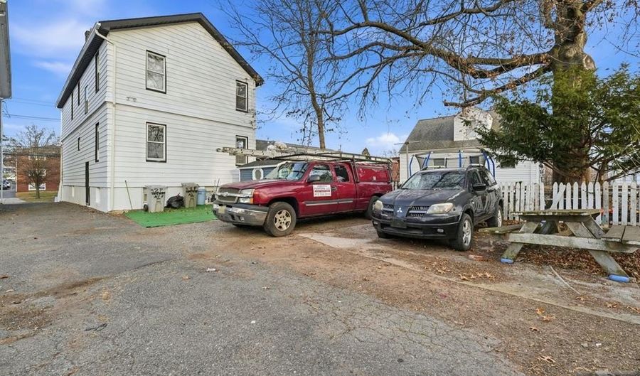 71 Newark Ave, Belleville, NJ 07109 - 4 Beds, 3 Bath