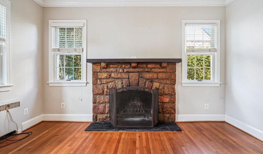 121 S FENWICK St, Arlington, VA 22204 - 5 Beds, 4 Bath