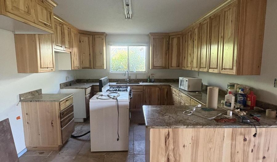 417 N 3RD St, Bloomfield, NM 87413 - 3 Beds, 2 Bath