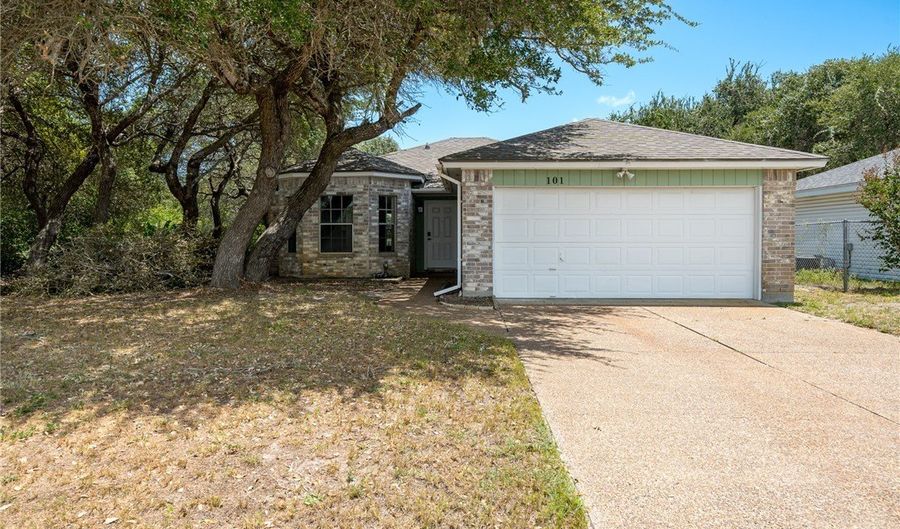 101 Saunders Ln, Aransas Pass, TX 78336 - 3 Beds, 2 Bath