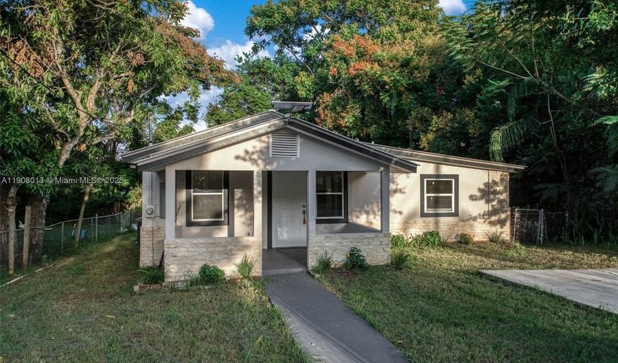 129 Flippen, Avon Park, FL 33825 - 3 Beds, 2 Bath