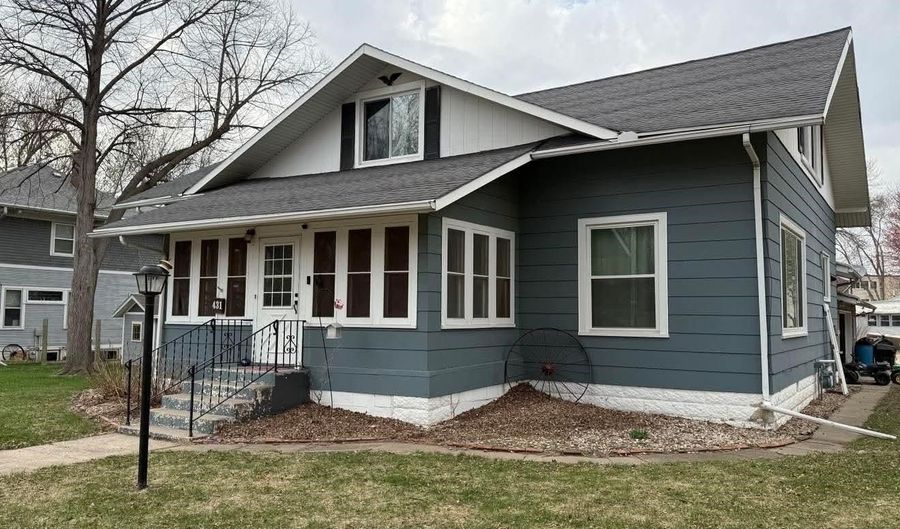 431 Iowa St, Akron, IA 51001 - 5 Beds, 3 Bath