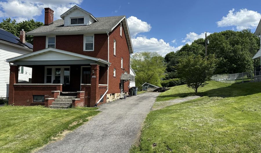 2405 Crawford Ave, Altoona, PA 16602 - 3 Beds, 1 Bath