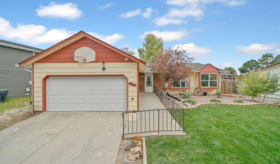 4105 RANGEVIEW Dr, Cheyenne, WY 82001 - 5 Beds, 2 Bath