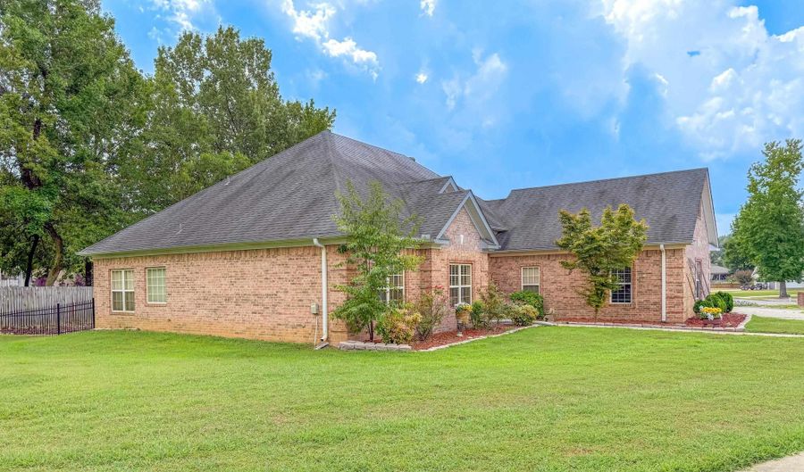 105 Valderrama Dr, Benton, AR 72015 - 4 Beds, 3 Bath