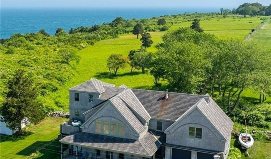 7 Clarkes Village Rd, Jamestown, RI 02835 - 3 Beds, 2 Bath