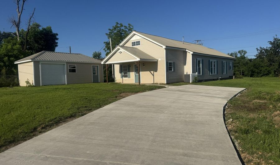 1212 Highland Dr, Amory, MS 38821 - 4 Beds, 2 Bath