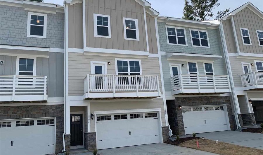 1044 Diamond Dove Ln, Apex, NC 27523 - 4 Beds, 4 Bath