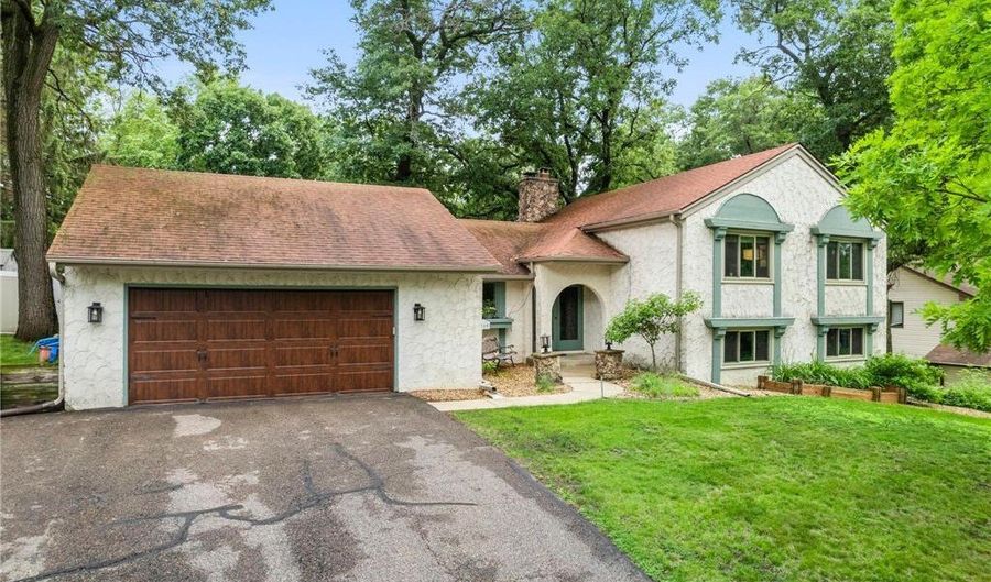 8119 Lower 129th Ct, Apple Valley, MN 55124 - 3 Beds, 4 Bath