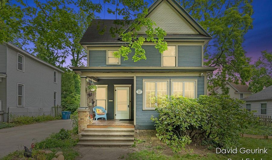 608 Trowbridge St, Allegan, MI 49010 - 3 Beds, 2 Bath