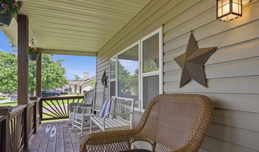 331 W 8th St, Alma, KS 66401 - 3 Beds, 2 Bath