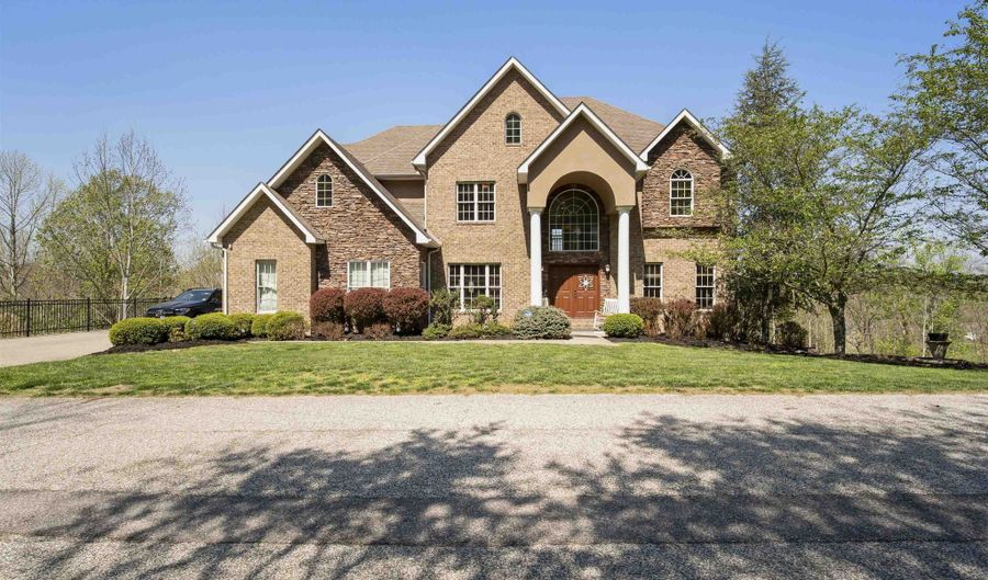 197 St. Andrews Dr, Barboursville, WV 25504 - 6 Beds, 6 Bath