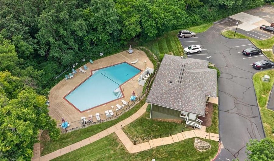 2427 Hidden Meadow Ln, Ballwin, MO 63021 - 2 Beds, 3 Bath