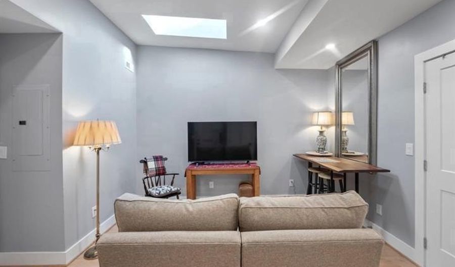 833 19TH St NE 3, Washington, DC 20002 - 2 Beds, 1 Bath